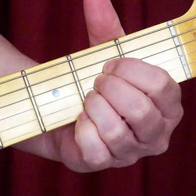 ACORDES: La - A Guitarra