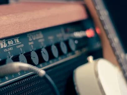 Informaci&oacute;n Sobre EL EQUIPO de Guitarra y Bajo