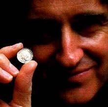 Púa de Brian May Moneda de seis peniques