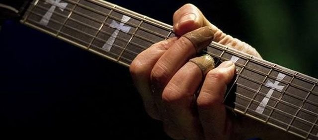 Tony Iommi prótesis en los dedos