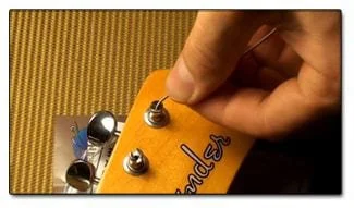 C&oacute;mo Colocar Cuerdas en Guitarras con Clavijas Vintage Kluson